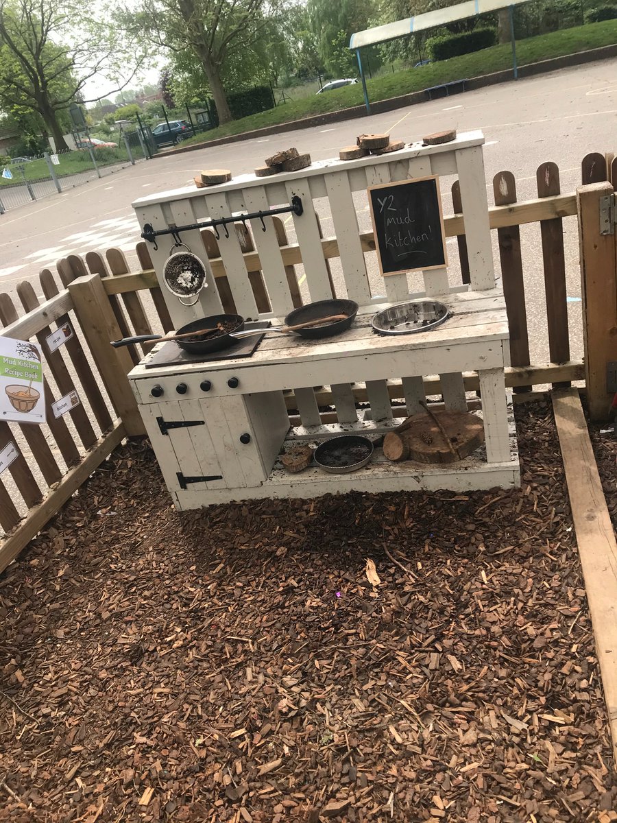 NectonY2's tweet image. Over the last few weeks, we have been enhancing our outdoor area. We now have a mud kitchen, reading garden, construction area and den! #outdoorlearning #mudkitchen #nectonloveslearning