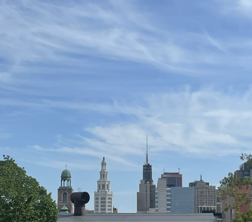 BrandonOddo24's tweet photo. The view out my windows of my new apartment ๐
#Buffalo #BuffaloNY #Buffalove #electrictower #randbuilding #senecaone #downtownbuffalo https://t.co/hqNDoDNt2x