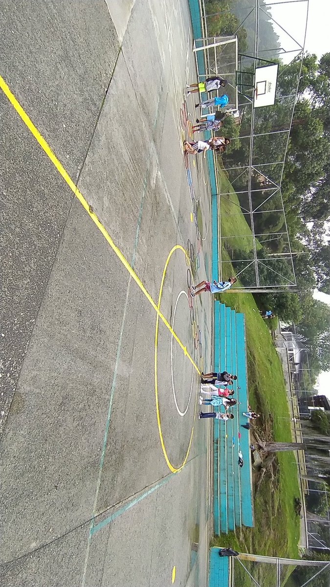 campoivan2's tweet photo. #ElINDERSeSiente cuando pones a volar tu imaginación, liberas tu energía, te diviertes, sueñas y sonríes con nosotros en el Día Internacional del Juego, si importar el clima los usuarios disfrutan del juego MVC VÍCTIMAS, @INDERMEDELLIN @Monacocorna @LuisYepes0427 @AlcaldiadeMed https://t.co/jxu2YZePUH