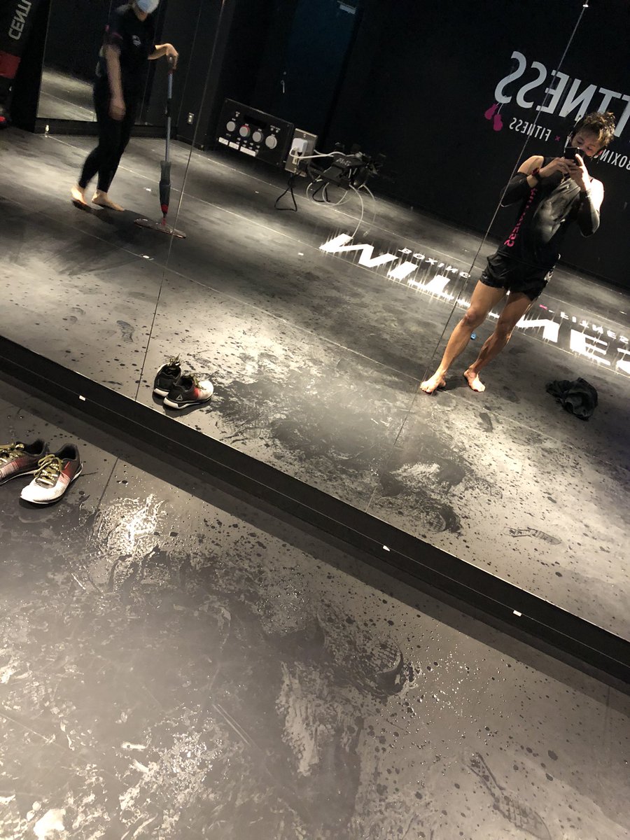SEIYA_1988's tweet photo. 今日の最後のレッスンはHIIT‼️
今日も全力でやった‼️
新しいHIITになってからどれくらいカロリー行くか試したら結構行くね‼️
5/30は赤坂でレッスン！

#ミットネス #MITTNESS #女性専用 #銀座 #赤坂 #キックボクシング https://t.co/2FQiAN1qAA