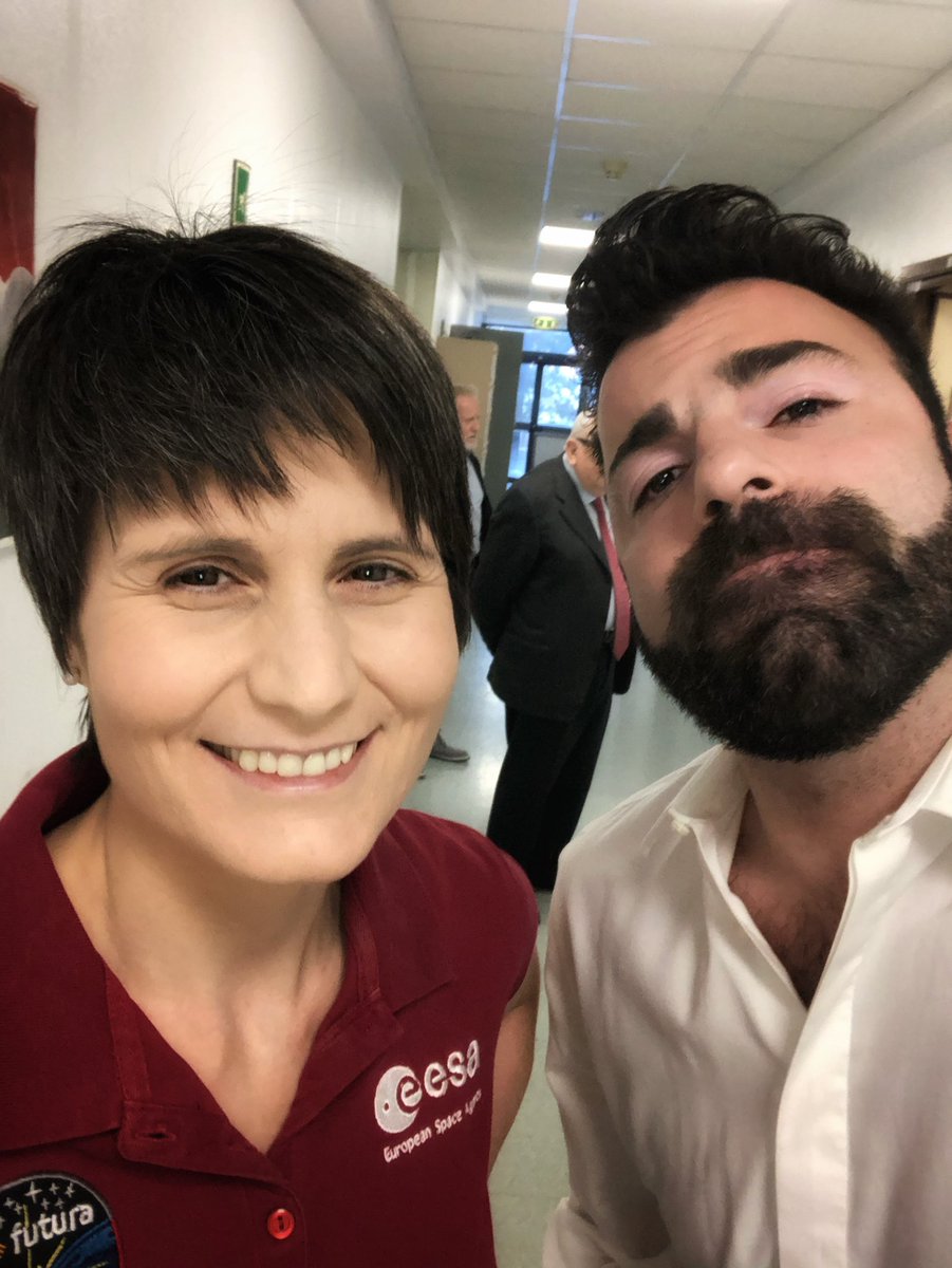 SirDistruggere's tweet photo. “Le donne solo ad accudire”
Grande #Cristoforetti, prima donna europea a comandare la ISS. https://t.co/xylDdGqRzz