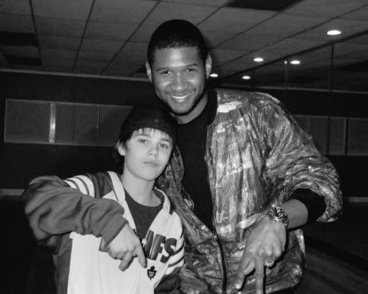 ibeliebersmx's tweet photo. "Lo que ha hecho es asombroso, solo para ver el hombre en el que se ha convertido, y he podido estar allí desde el principio hasta la boda y todo el camino hasta Peaches. De hecho, hay algo que va a pasar pronto..." 

— Usher sobre su amistad con Justin Bieber. https://t.co/aFYG3MHyZr