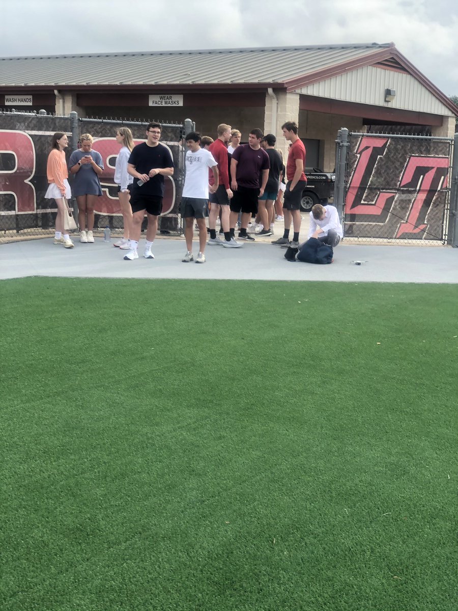 IT’S HAPPENING😬😬🎓🎓🎉🎉 #LTHSGRADS #LTHSGRADUATION #GRADUATIONDAY #GOCAVS #BOORAIN