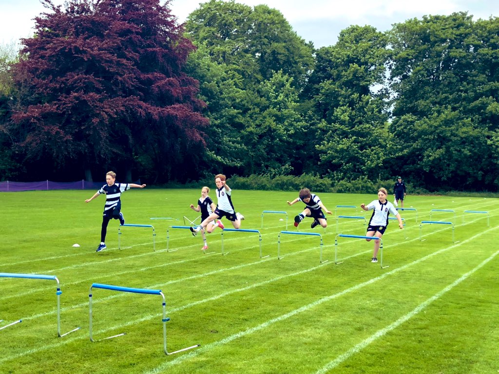 Year 5 and 6 action this afternoon in the final events for the House trophy! 🔴🟡🔵🟢 #sportsday #teamwork