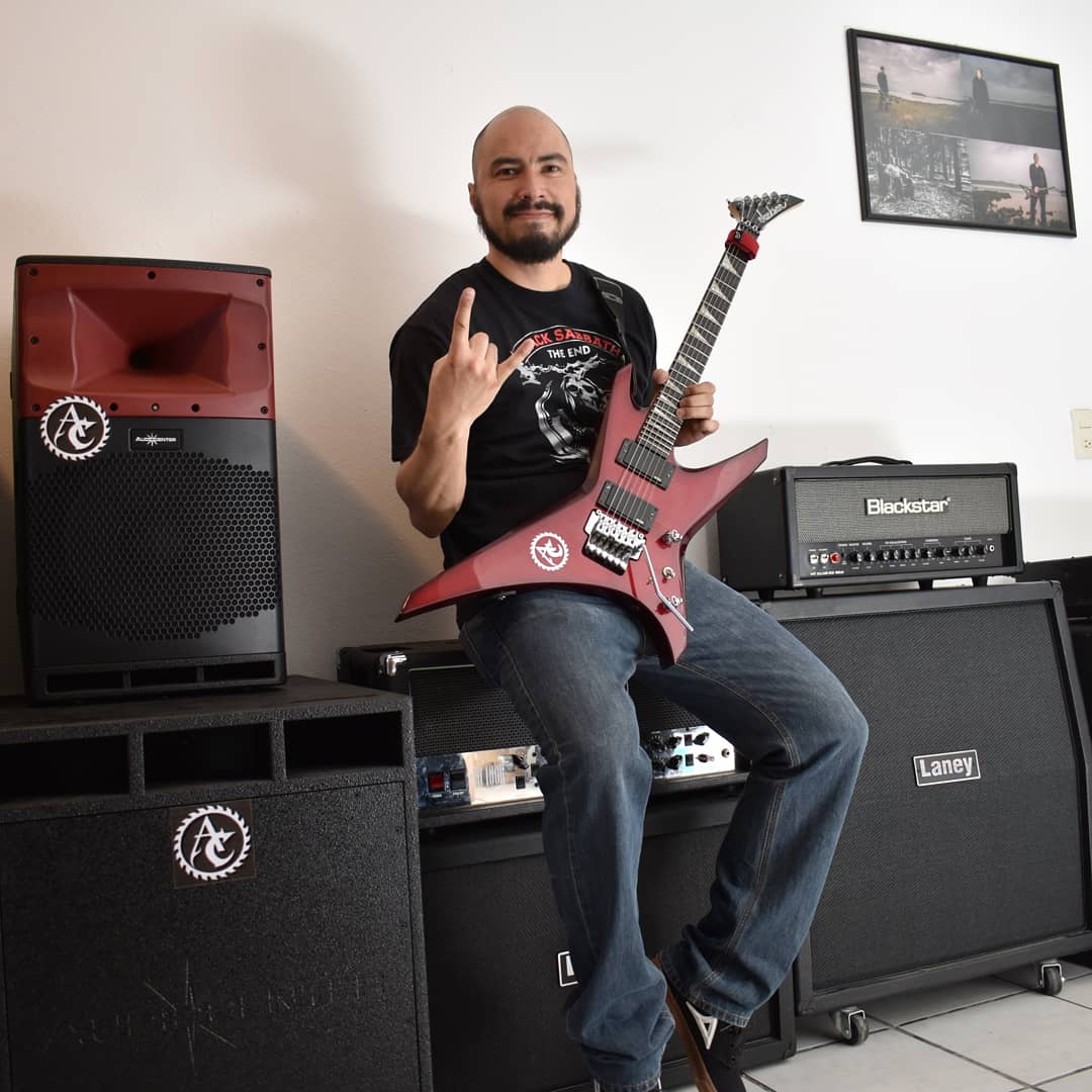 andres_chagolla's tweet photo. ¡Alistándo el backline y el PA para la maldad 😈 del día de mañana en el Black Metal Fest de mi carnalito Omar Ragnar yeah!. ¡Si ocupan rentar equipo para sonorizar sus eventos saben que estoy a sus ordenes yeah! 😎🔊🎛️🎤🤘🏼
#gruvgear
#blackstaramps
#laneyamps
#audiocenter https://t.co/ZtzCeufKeN