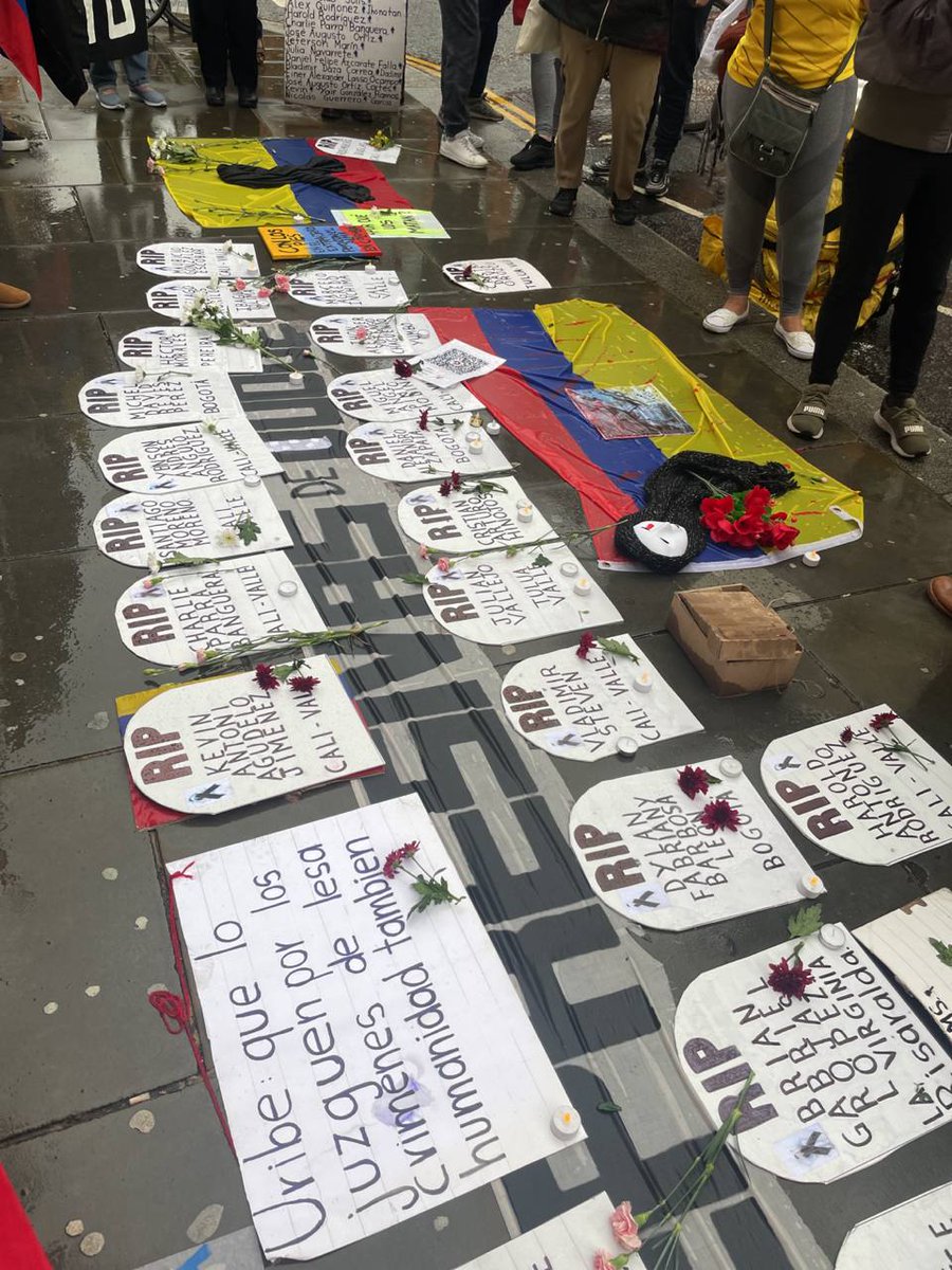 David_Aramendiz's tweet photo. Solidarity with Colombian people's outside Colombian Embassy in London (United Kingdom) #ParoNacional28M #ColombiaSOSDDHH #ResistenciaColombia https://t.co/524L5u0Az5