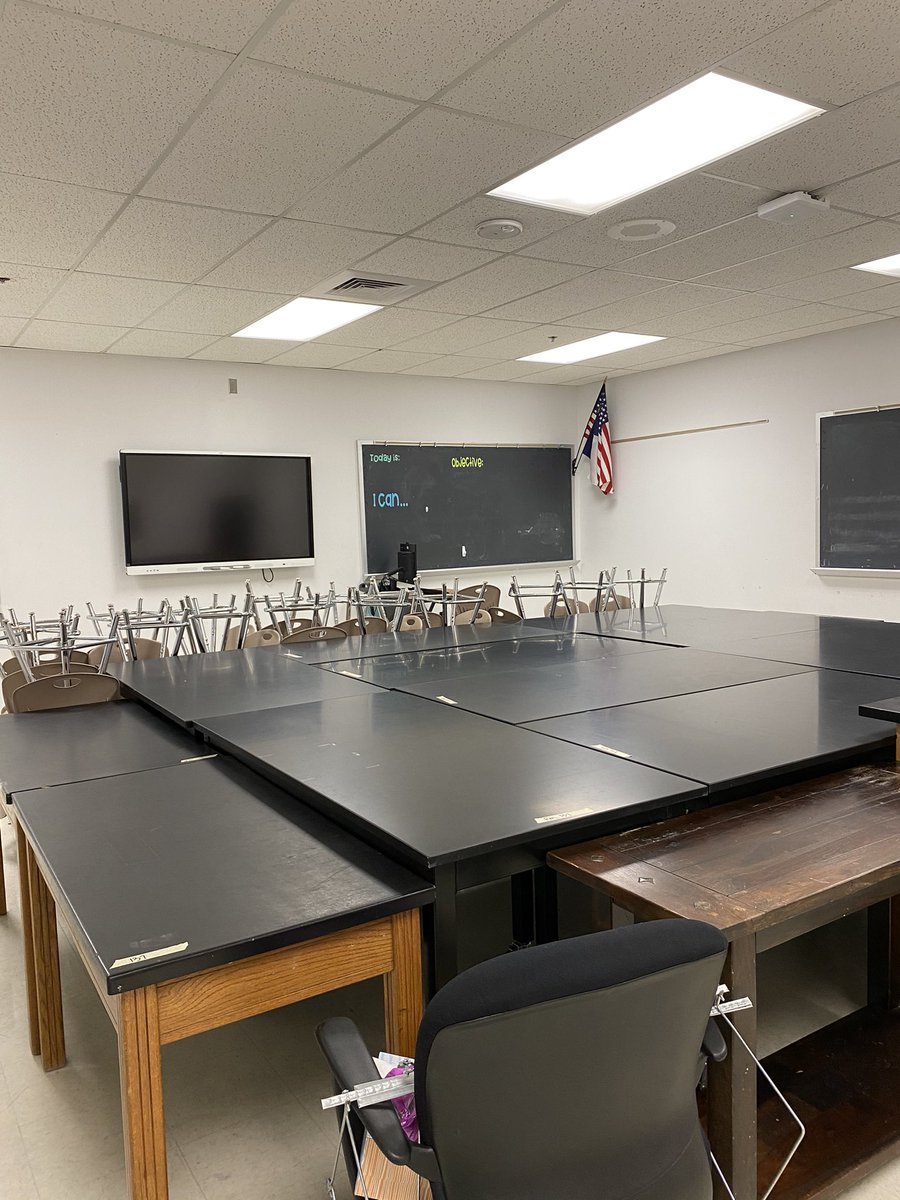 MrsHugginsClass's tweet photo. Last day in this amazing classroom. Thank you for providing a safe place for learning, laughing, debating, growing, exploring, creating, and providing endless memorable moments for our Tigers. #kjhpride #LastdayOfSchool https://t.co/e6kM3iWbNm