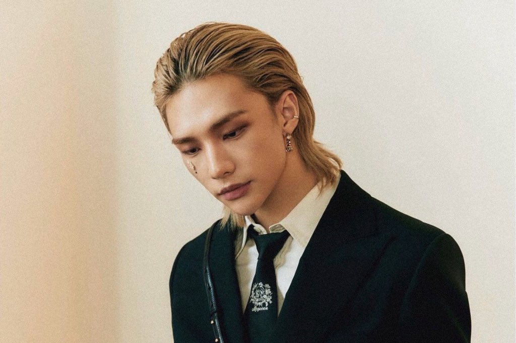 can i be him special chapters
— prologue.

these chapters include a different point of view from some scenarios from the "from afar" au.