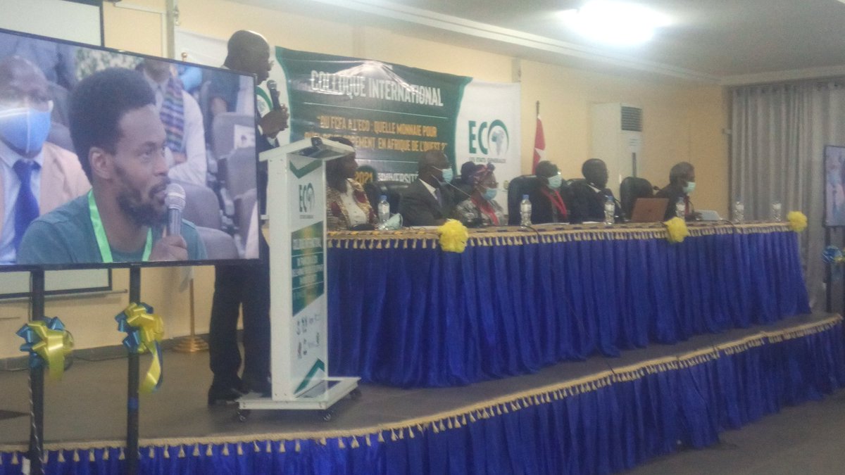 Parole à @sename_ qui questionne sur la pertinence de l'ECO vis-à-vis du CFA. Il caricature, « cela ressemble à quelqu'un qui est enfermé et qui se bat de choisir la couleur de ses barreaux »
#UrgenceAfricaine