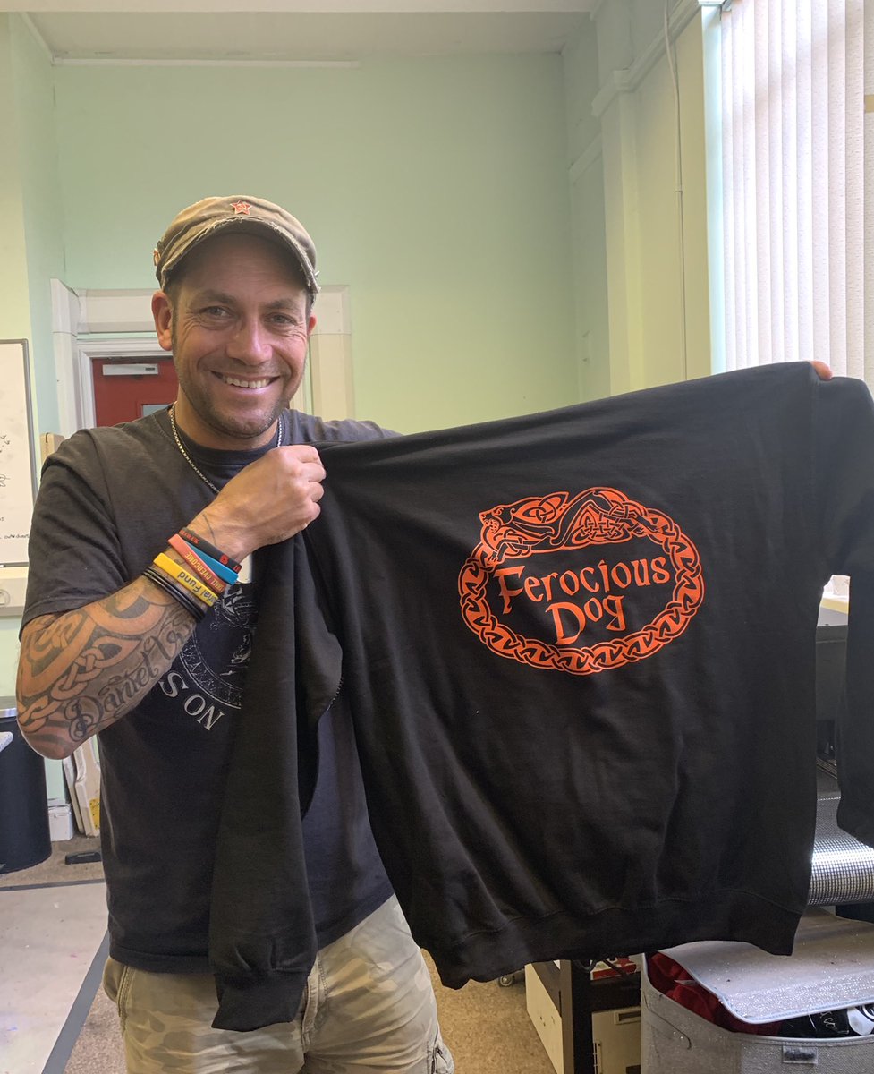 It’s been lovely to work on community features this week, and have a chat with some friendly faces. 💛

I bumped into Ken Bonsall, hard at work on <a href="/FerociousDog/">Ferocious Dog</a> merchandise! New single out June 9th. Not long now.🌟

#supportlocal #creatives #mansfield #notts #music #hellhounds