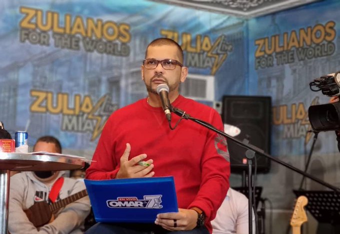 ElZulianoWeb's tweet photo. #28May #OmarALas7 cierra la semana con homenaje a la orquesta venezolana Guaco

@OmarPrietoGob #MuralesBicentenario

https://t.co/mmTJYHR49X

Redacción: @MaikelFaria3 / Pasante UNICA https://t.co/EWiEmnjy4A