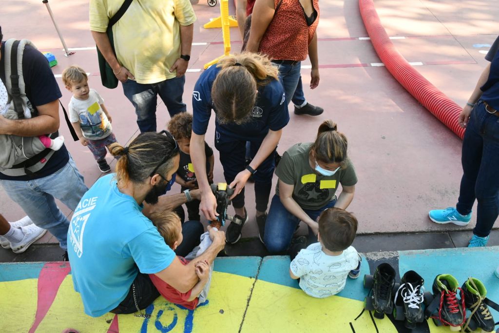 joanbasaganyas's tweet photo. Poc a poc anem recuperant la vida als parcs i places, com avui al parc Joan Maragall que hem gaudit infants i famílies amb #DivendresalsParcs Gràcies @ampamarrecs i AFA’s escoles, les entitats participants, #xarxa06 i a tothom que s’ha apropat per gaudir de #SantJust https://t.co/SkI7Zy69em