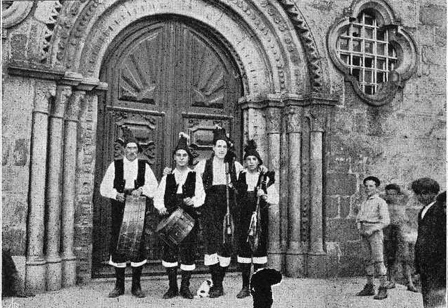 GZHai1Seculo's tweet photo. Grupo de gaiteiros de #Soutelo de Montes que amenizaron as festas da vila portuguesa de #Monçao de 1924. https://t.co/UcRGSqEudu