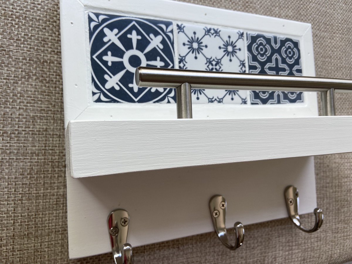 MJhomecreations's tweet photo. Never lose your keys again! This cute shelf with hooks would be cute as a kitchen or entryway shelf. Check out all of the other colors and styles that are available on Etsy. #etsyshop #keyhooks #kitchenshelf #entrywaydecor #shelfwithhooks #wallhooks https://t.co/o4jKiJ5ZIN