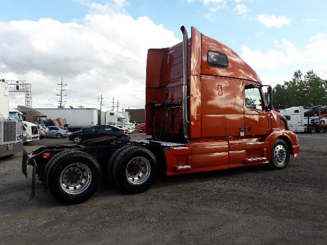 semitrucks's tweet photo. Check this 2013 #Volvo VNL64T670 #GeorgeD in #Chicago #Illinois https://t.co/OMRDnxyOLW #truckers #trucksales #trucksforsale https://t.co/PO8ezfwN9F