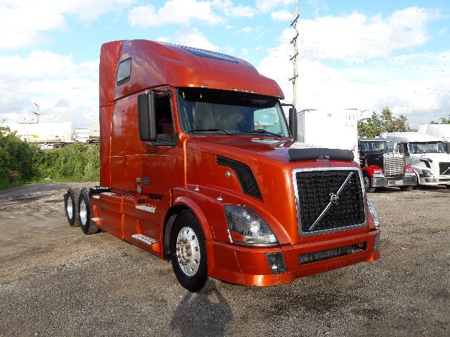 semitrucks's tweet photo. Check this 2013 #Volvo VNL64T670 #GeorgeD in #Chicago #Illinois https://t.co/OMRDnxyOLW #truckers #trucksales #trucksforsale https://t.co/PO8ezfwN9F