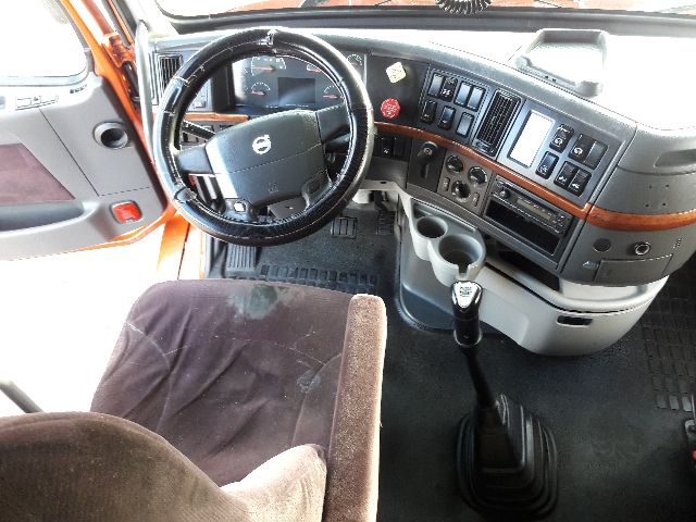 semitrucks's tweet photo. Check this 2013 #Volvo VNL64T670 #GeorgeD in #Chicago #Illinois https://t.co/OMRDnxyOLW #truckers #trucksales #trucksforsale https://t.co/PO8ezfwN9F