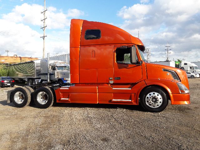 semitrucks's tweet photo. Check this 2013 #Volvo VNL64T670 #GeorgeD in #Chicago #Illinois https://t.co/OMRDnxyOLW #truckers #trucksales #trucksforsale https://t.co/PO8ezfwN9F