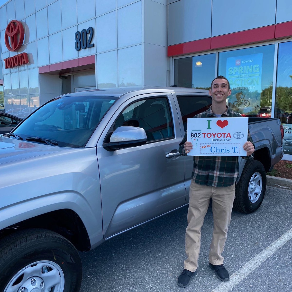 Let’s hear it for David, who just took a safe delivery of this new 2021 #ToyotaTacoma from Chris Tetreault!

Be sure to #AskforChrisT by calling (802)224-7242, or email ctetreault@802cars.com
❤️🚙💯💪🏥
#ilove802toyota #staysafe #vermontstrong #stayhealthy