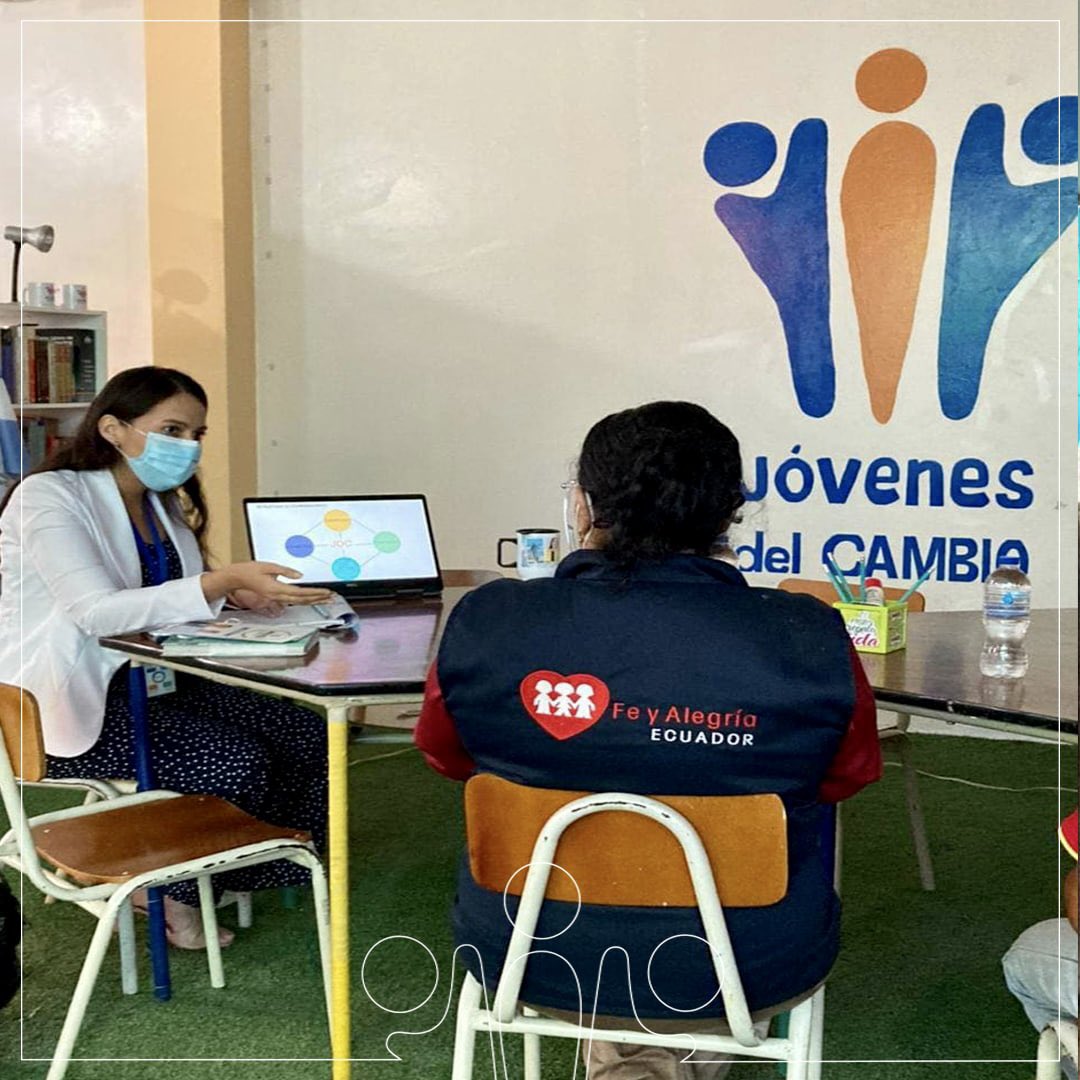JDC_Manta's tweet photo. Hoy trabajamos en conjunto con la Unidad Educativa Fé y Alegría. 🤝

Estamos concretando una ruta de trabajo para formar una alianza estratégica que beneficie a la #ComunidadJovenDeManta 🤩

Ideas, planificación y acción ✍🏼

Únete a @jovenesdelcambioec ‼️
#alianza https://t.co/7s2bayHUPP