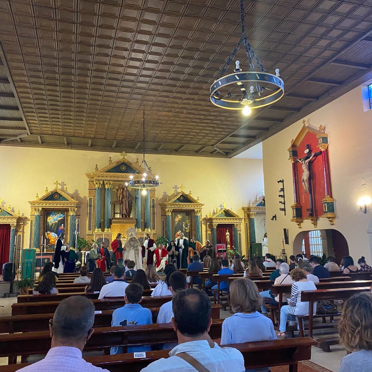 En la tarde de hoy, nos encontramos en la parroquia de San José en el encuentro jóven “María y los Apóstoles en Pentecostés”.