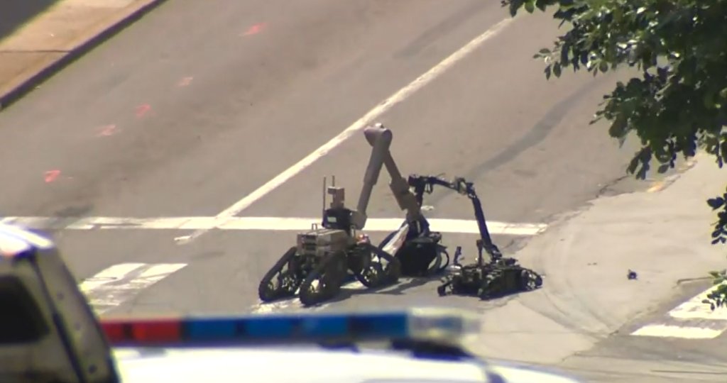 ICORTechnology's tweet image. Bomb Squad Called In After Alleged Attempted PNC Bank Robbery

pittsburgh.cbslocal.com/2021/05/26/pit…

----

#caliberrobot #eod #ied #bombdisposal #bombdisposalrobot #bombrobot #bombsquad #police #policerobot #robot