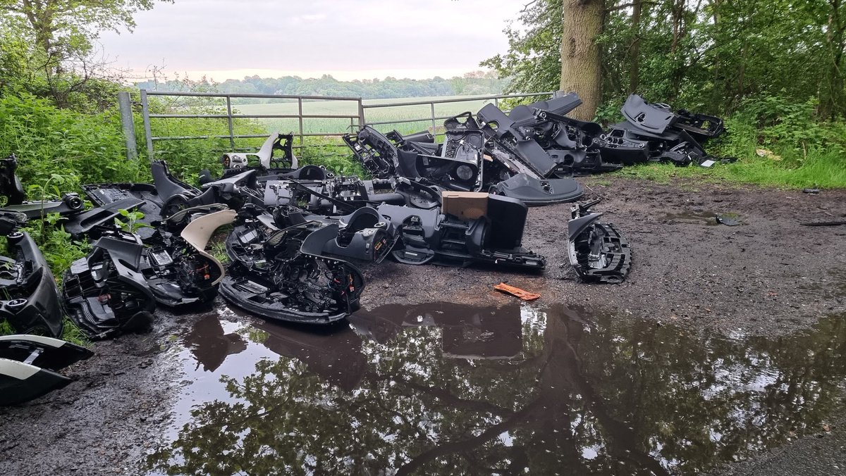 I'm not sure where to report this fly typing on Cucumber Lane near Essendon. <a href="/EastHerts/">East Herts Council</a> <a href="/EastHertsPolice/">East Herts Police</a>