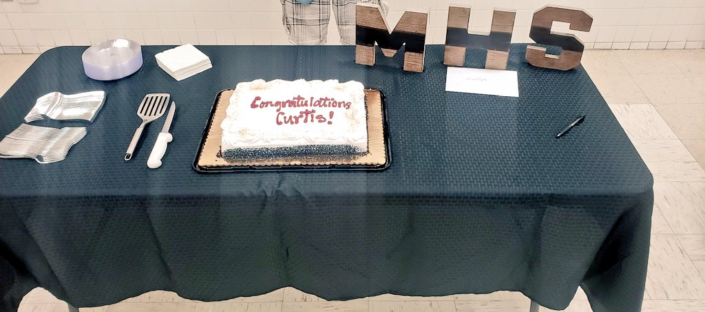 MesquiteHS's tweet photo. We were beyond honored to celebrate our beloved custodian, Curtis Arthur, as he prepares himself for retirement. He's a Skeeter Legacy having graduated from Mesquite High &amp; then transitioning into a custodial role at MHS. He served in that role for 42 years! We will miss him! https://t.co/LqYB9RgJO3