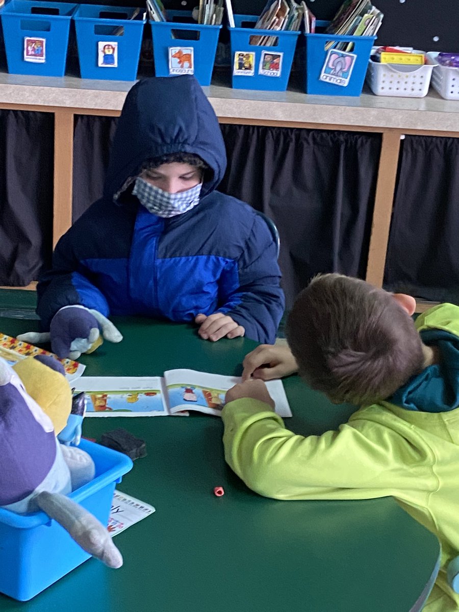 Shoup_BushES's tweet photo. We’ve spent a lot of time with our 4th grade friends! We are so lucky to have older students to help us learn! @Hockenb_BushES 📚 https://t.co/QTbIQjiPTz