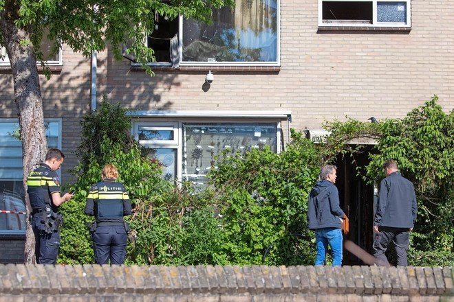 Ik ben diep getroffen door de brand in Hilversum, één bewoner is overleden en de andere bewoner is zeer ernstig gewond. Vanmiddag ter plaatse, de familie gesproken en medeleven betuigd. Wat afschuwelijk voor ze. De politie doet uitgebreid onderzoek naar de oorzaak van de brand.