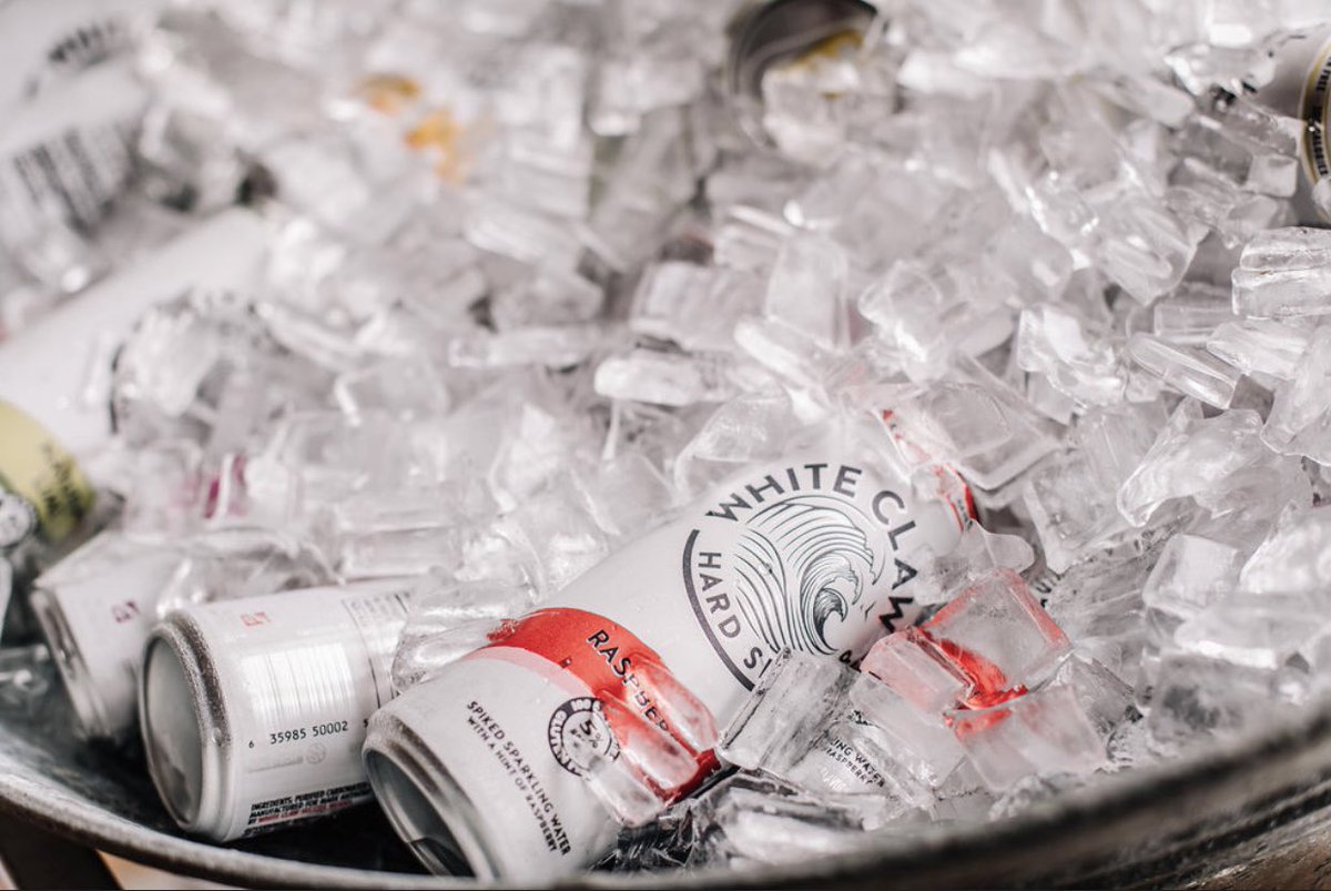 kendranaramore's tweet photo. Wedding brought to you by White Claw 💁🏼‍♀️ #aintnolaws @WhiteClaw https://t.co/epPrYuhX8y