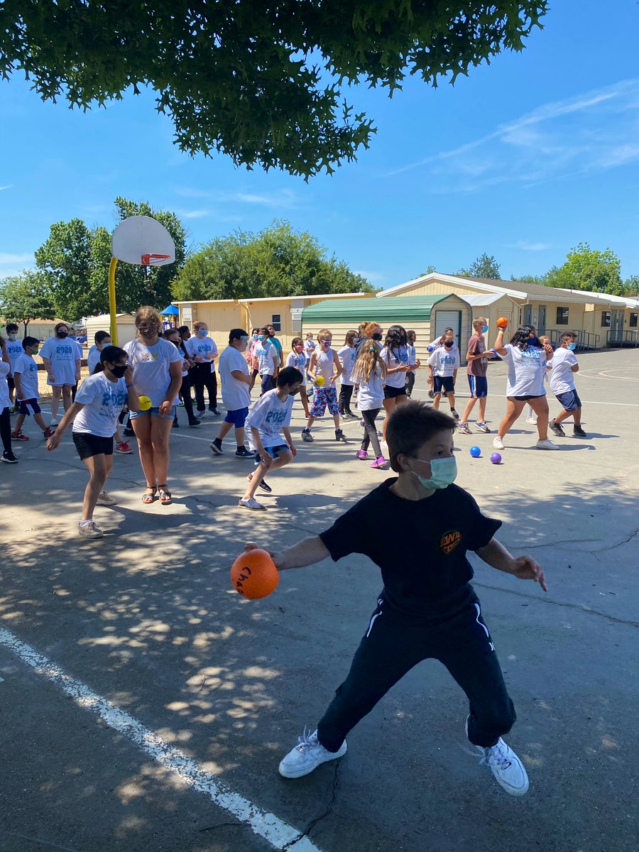 Chapmancats's tweet photo. We had our first annual Staff vs. 5th grade dodgeball game today! We all had so much fun and yes, the 5th graders won. We will miss this class! #itsagreatdaytobeacat #chapmanproud https://t.co/k0DFEftJXf