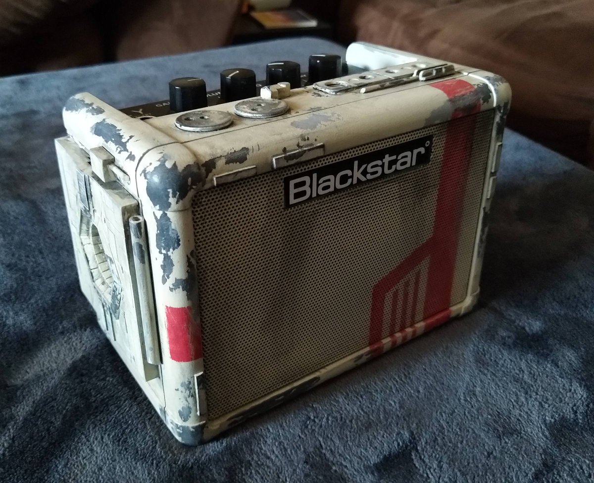 hyperfx's tweet image. I&apos;ve played guitar since high school, and last year bought the @Blackstaramps Fly 3 to keep next to my desk. The black plastic was boring, though, so I thought I&apos;d bring a little Star Wars to it with some modeling and a paint job. May the Force be with you! #starwars #Blackstar