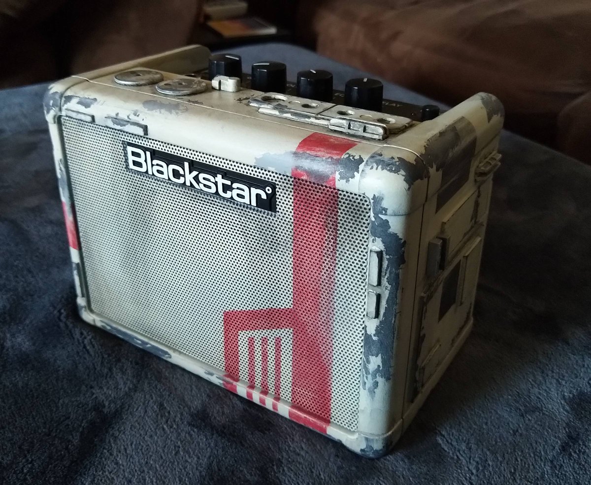 hyperfx's tweet image. I&apos;ve played guitar since high school, and last year bought the @Blackstaramps Fly 3 to keep next to my desk. The black plastic was boring, though, so I thought I&apos;d bring a little Star Wars to it with some modeling and a paint job. May the Force be with you! #starwars #Blackstar