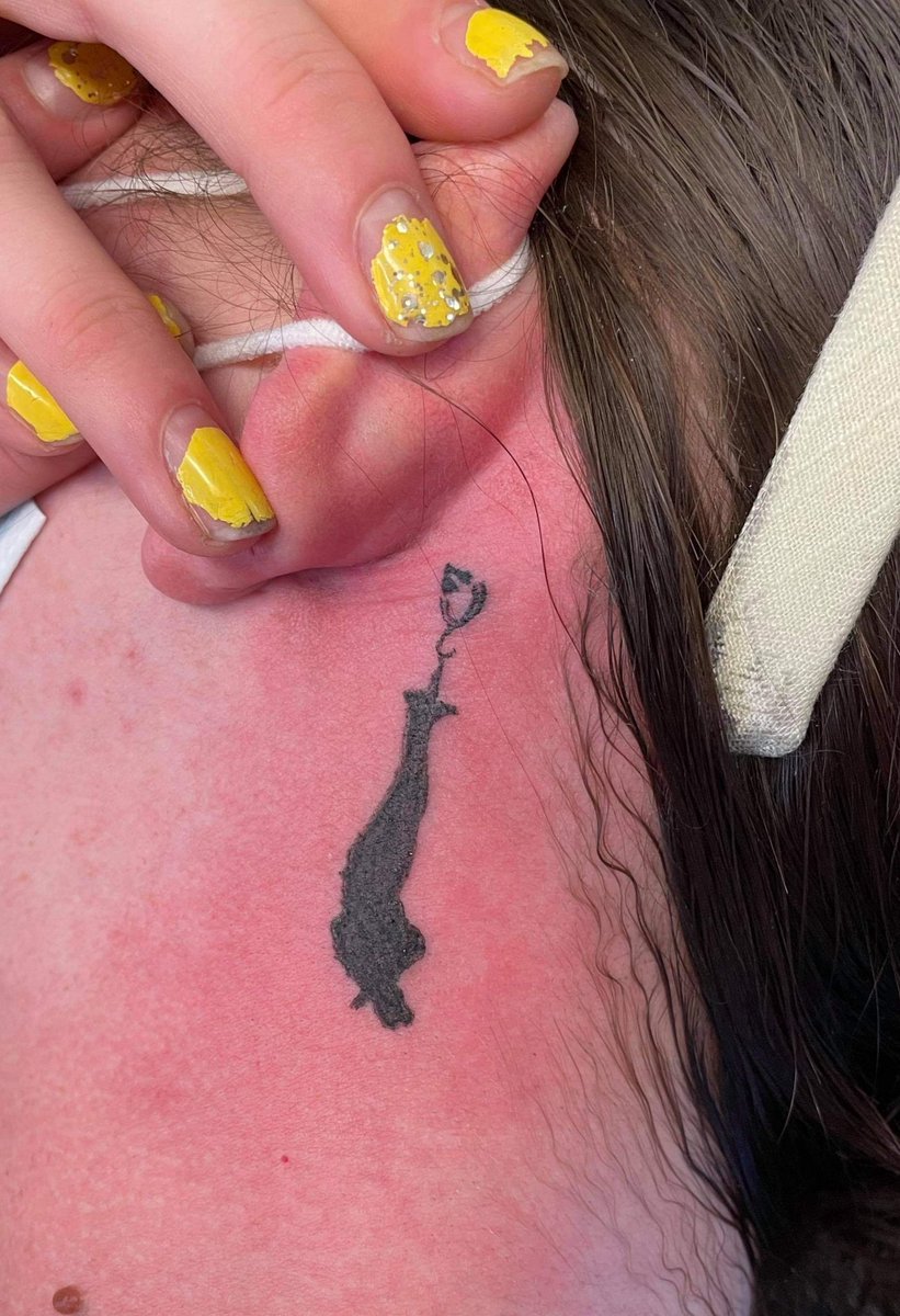 LadyW0rdsmith's tweet photo. Bekah Carter Tattoos in bend, OR made my teenage dreams cum true today β€π€ππ¦
@MCRofficial @WeAreTheUsed #tattoo #teenage #dreams #emo #notaphasemom #mychem #theused #bestalbum https://t.co/zicXD5JljG