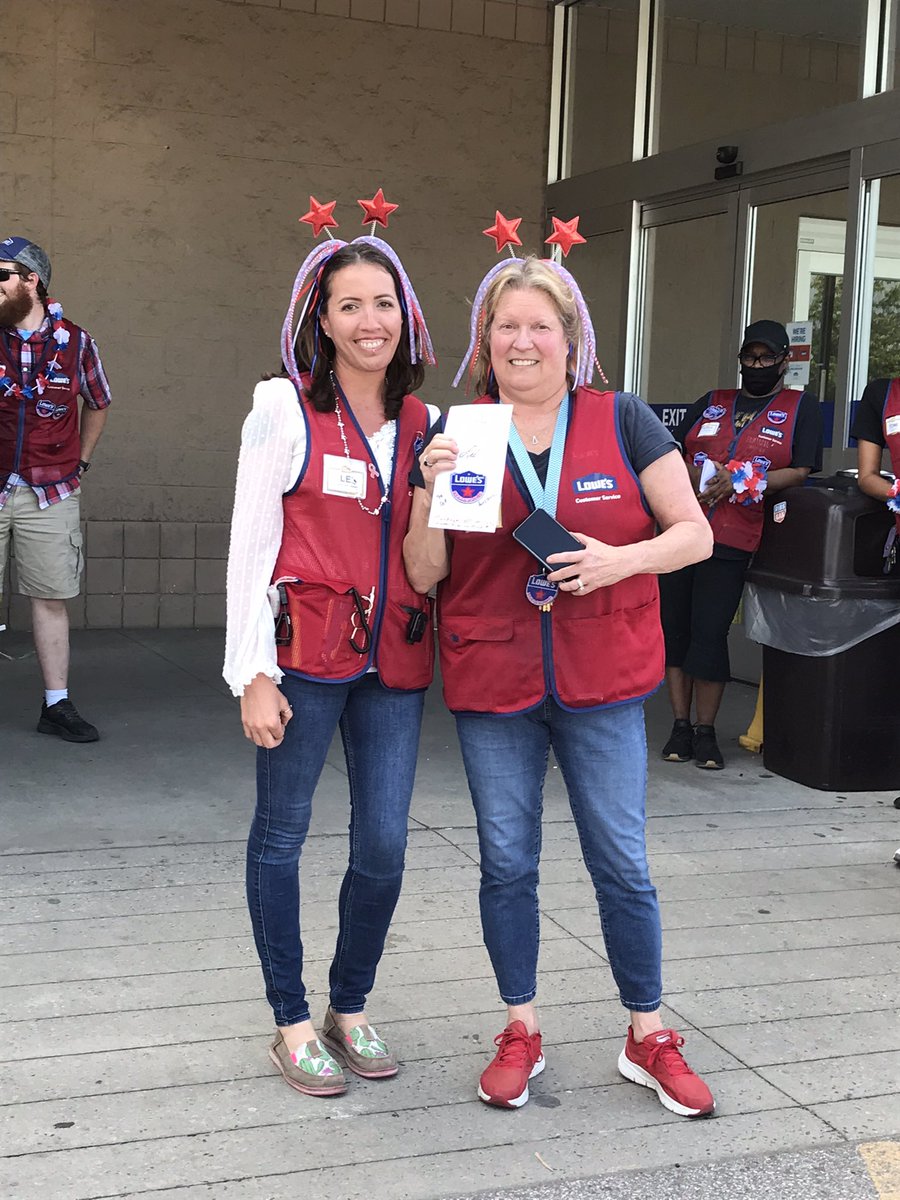 Recognizing melody, Jessica, Joanne Abe Wendy...just a few of the amazing SSAs in district 813.  Thank you for all you do for our associates!!!      @LauraG813R1 @GotoLowes <a href="/BenitoKomadina/">Benito.Komadina@Lowes</a> <a href="/BlueBoxR1/">@BlueBoxR1</a>