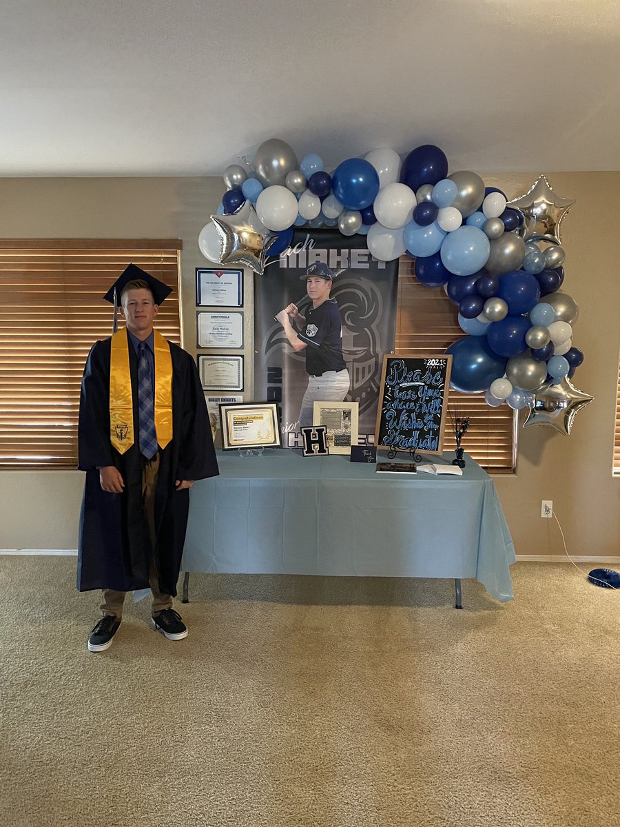 ZachMakey48's tweet photo. And just like that my Senior year is over. “Never bend your head. Always hold it high. Look the world right in the eye.#– Graduated top 11% of my class with a 4.3 GPA https://t.co/4Upuvrf4Mh