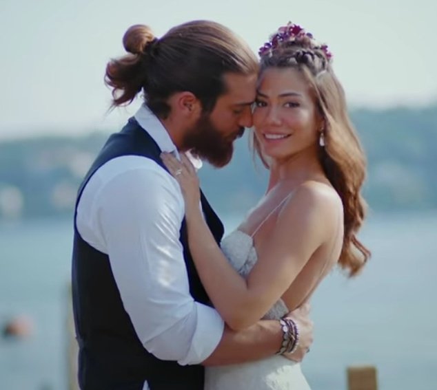 loverofturkdizi's tweet photo. Grazie per la felicità, l'emozione, le lacrime
Mi manchere tanto e grazie di tutto🤧❤

#DayDreamer https://t.co/xLh1Q4iskB