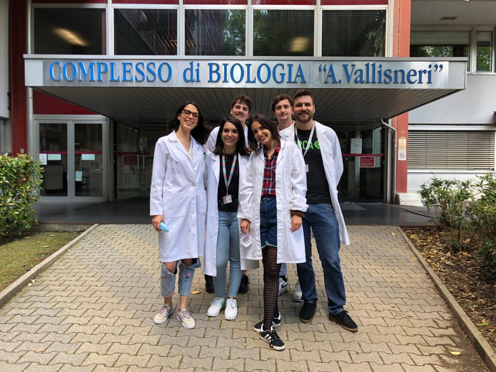 PhD_DSB_UniPD's tweet photo. “We cannot always build the future for our youth, but we can build our youth for the future”
We are proud of @nessajhenriques, @scanomartina, @RosaChiara12, @albitollo5, Francesco Dalla Barba and Federico Fabris, who talked about memory to future scientists
#kidsuniversity https://t.co/5uDRlIUJ3J