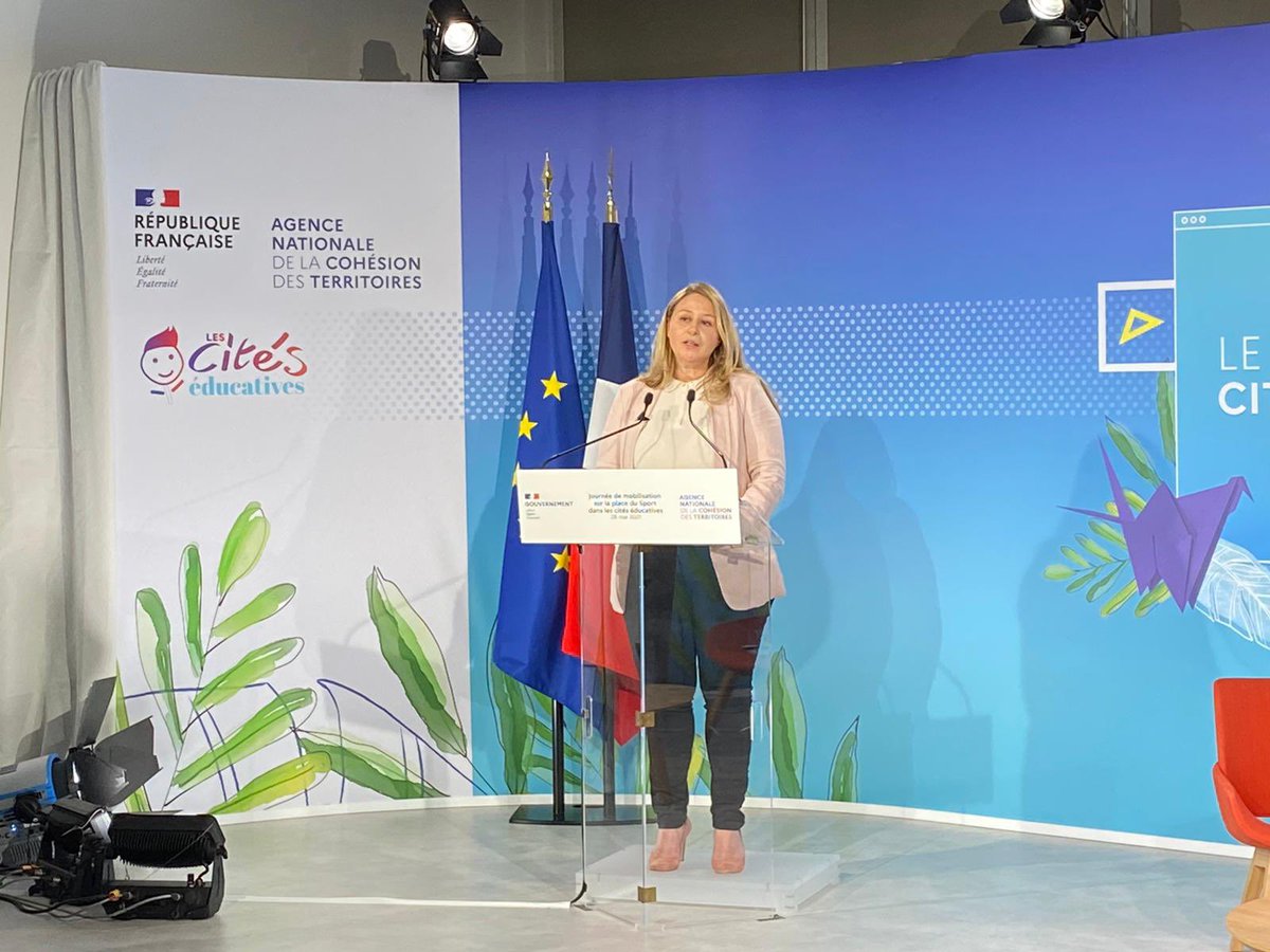 NadiaHAI78's tweet photo. Le sport est à l’honneur aujourd’hui au Printemps des Cités Éducatives.
Avec @RoxaMaracineanu, nous sommes convaincues que la pratique du sport est un vecteur d’émancipation. 
C’est pourquoi nous souhaitons la voir déployée dans chaque Cité éducative. https://t.co/YGHbdep87s