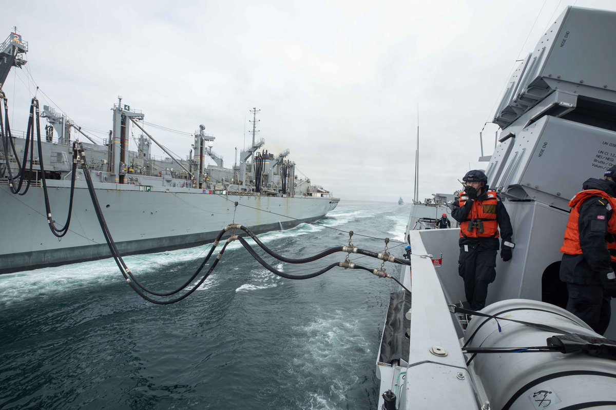 Sjoforsvaret's tweet image. Som del av øvelse #AtSeaDemo / #FormidableShield 21, har KNM Fridtjof Nansen den siste uken gjennomført flere RAS-operasjoner med allierte fartøy. 

Her med det tyske tankskipet Spessart, og det amerikanske logistikkfartøyet USNS Supply.