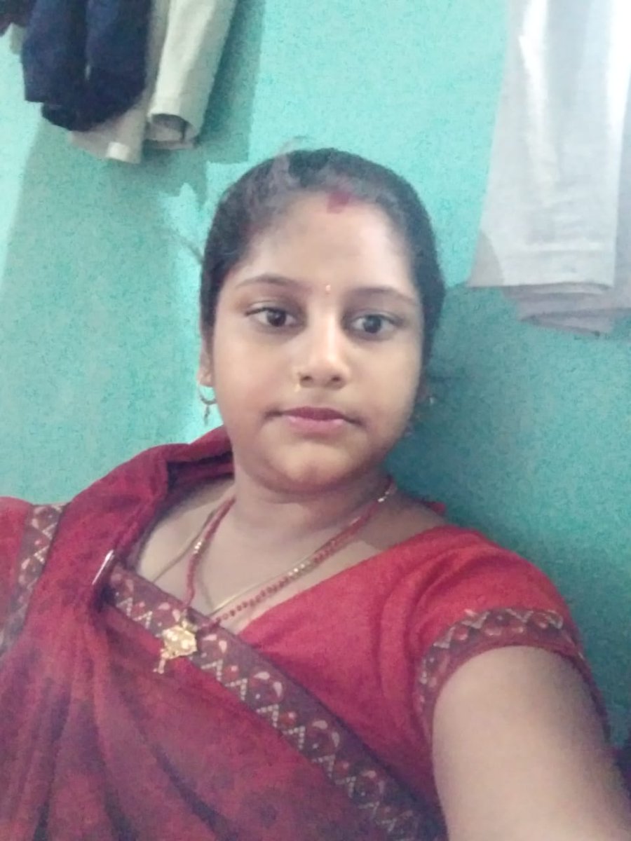 KotwalMeena's tweet photo. बिहार की जिस लड़की को 8 साल का बताकर तस्वीर वायरल की जा रही है वो 19 साल की तनु हैं. तस्वीर में शादी के जोड़े में बैठी तनु को 8 साल का बताकर इसे सोशल मीडिया पर वायरल किया जा रहा है और कहा जा रहा है कि मजबूरी में 8 साल की बच्ची की शादी की गई है. तनु ने बताया कि उनकी जन्मतिथि 1/1 https://t.co/j0qKxFGK6g
