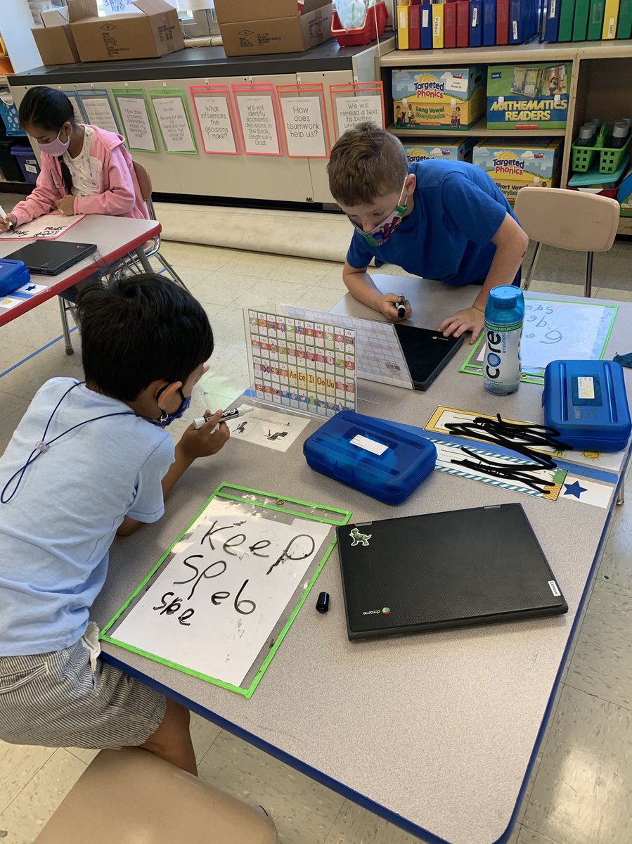 Ms_Gross_'s tweet photo. I am so proud of these Ss for using their resources during phonics! ✏️@canstafford @JSzymanski301 @NorwoodES https://t.co/zAl14Velbw
