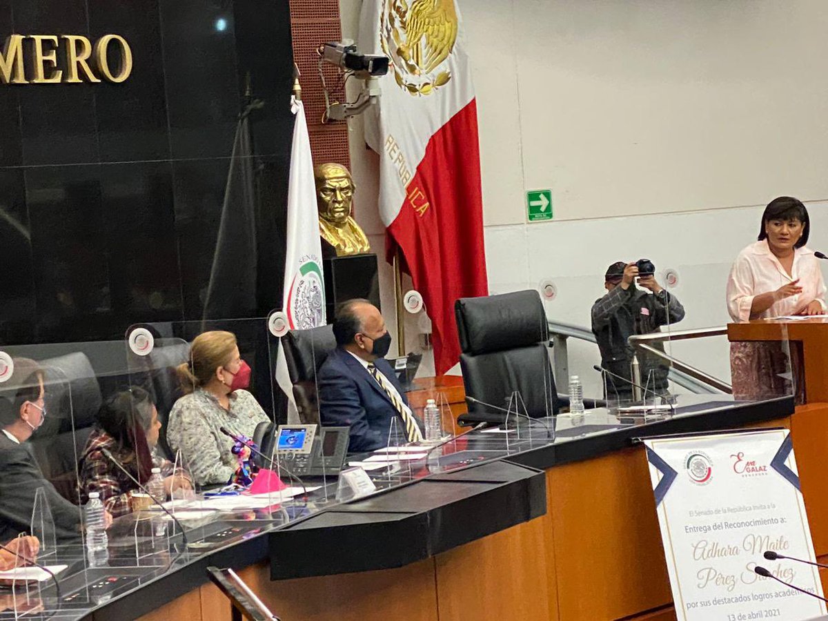 SECCION4SNTE's tweet photo. #SNTEconMéxico 👩‍🏫🇲🇽👨‍🏫

⚪️ Mtra #SNTE 🍎📚 Evelia Sandoval Urbán, Senadora @PartidoMorenaMx 👉De cara a la educación en línea por #COVID19 🦠 hoy la tecnología no es lujo, sino una necesidad: la digitalización no puede esperar más en México 🇲🇽

NOTA 👉 https://t.co/cbx3HvGbva https://t.co/NHVYpis9vA