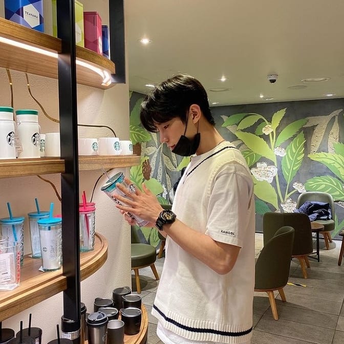 ParaguayTriger's tweet photo. [TRIGGER] 📸 19.04.2021 Starbucks Reserve
 #rio #starbucks #starbucksreserve #coffee #trigger #trigger_paraguay #trigger_official #asuncion #paraguay #kpop @triggerofficia5 

Admi: Lili🤍 https://t.co/4xOJXrFsY3