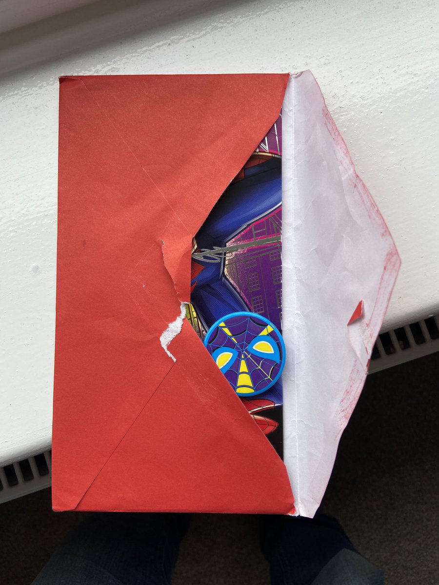 HollandScapes's tweet photo. @RoyalMail what kind of scum do you employ that thinks it’s ok to steal money from a 7 year olds birthday card? Is getting paid 9 hours for a 7 hour day not enough for your staff? And I can’t report as it was cash that was stolen. I await your reply. @RoyalMailHelp https://t.co/lmeb4QMLcc