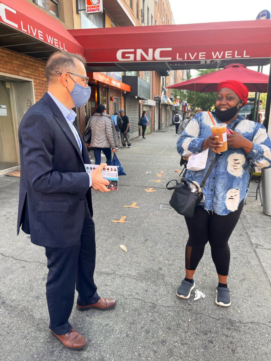 TeamLevineNYC's tweet photo. Did you know...there’s only 25 days until primary day‼️

@MarkLevineNYC kicked off the ~final~ stretch in East Harlem. How’d you start your Memorial day weekend? https://t.co/kgHQ8maNZE
