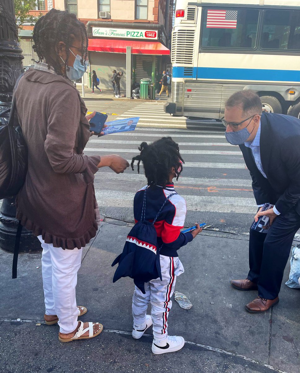 TeamLevineNYC's tweet photo. Did you know...there’s only 25 days until primary day‼️

@MarkLevineNYC kicked off the ~final~ stretch in East Harlem. How’d you start your Memorial day weekend? https://t.co/kgHQ8maNZE