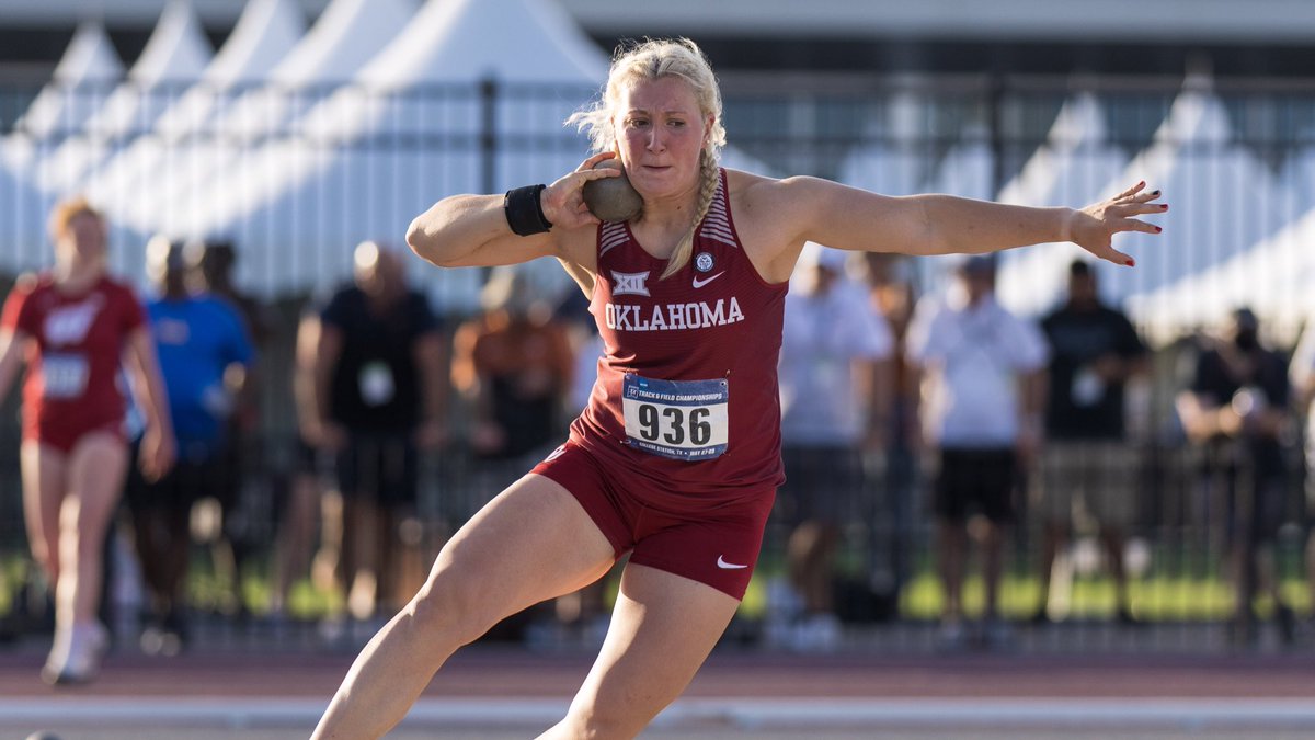 OU_Track's tweet photo. Two days 𝙙𝙤𝙬𝙣, two 𝙩𝙤 𝙜𝙤. 

#BoomerSooner ☝️💨 https://t.co/RcZv6QEi9S