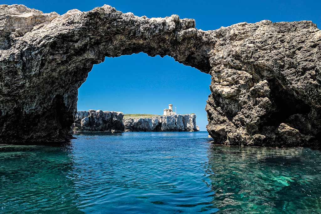 EticoSpa's tweet photo. In #Puglia il 13,8% del territorio è interessato da aree naturali protette e dalla presenza di 2 parchi nazionali, 3 aree marine protette, 16 riserve statali e 18 aree protette regionali. #PrestitoEtico punta sulla valorizzazione del territorio, vero motivo di orgoglio per tutti. https://t.co/m9hSoWkI9S